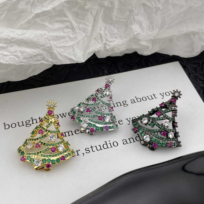 Broșă Bao Xiang din cupru cu motiv nod, accente colorate zircon, placare electrolitică, stil lux lejer pentru femei