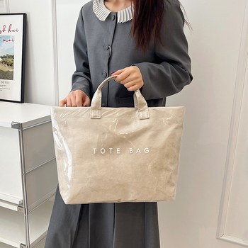 Jelly PVC Tote torba - prozirna, vodootporna, s džepom na zip za telefon i dokumente, vodoravni kvadratni oblik, Zima 2025