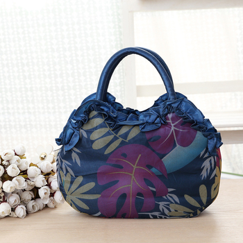 Love of Leigh ženska torbica, svilen materijal, Dumpling bag stil, ovalni oblik, zatvaranje zatvaračem