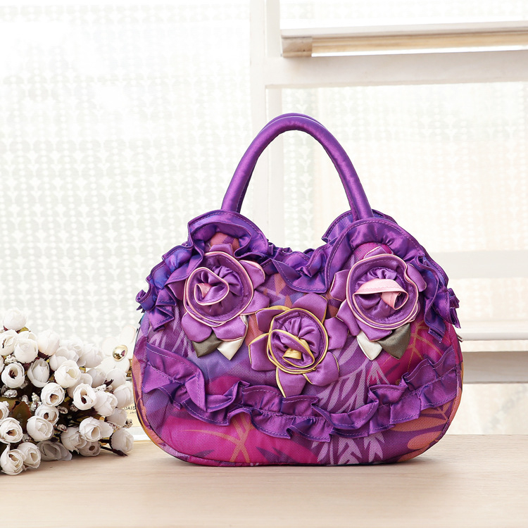 Love of Leigh ženska torbica, svilen materijal, Dumpling bag stil, ovalni oblik, zatvaranje zatvaračem