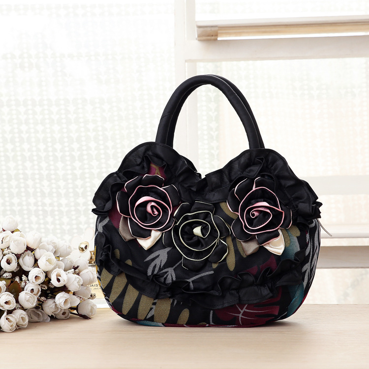 Love of Leigh ženska torbica, svilen materijal, Dumpling bag stil, ovalni oblik, zatvaranje zatvaračem