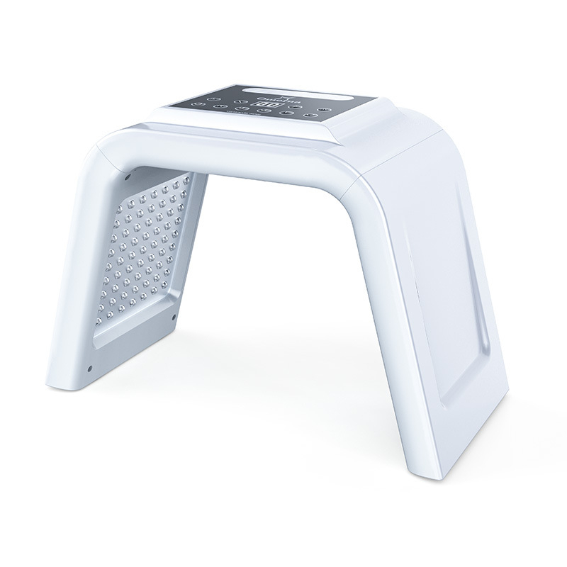 Dispozitiv portabil de terapie cu LED pentru față, marca Quanwan Li, lansat în 2022, destinat uzului casnic.