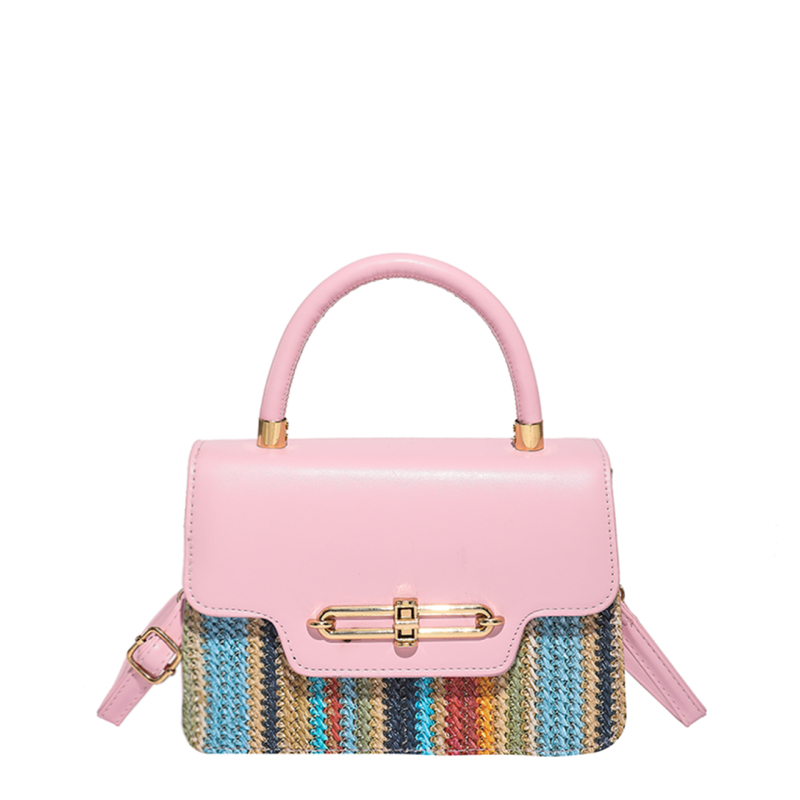 PU materiāla crossbody kvadrātformas soma, oderējums no neilona, aizvērums ar vāku, iekšējā kabata ar rāvējslēdzēju