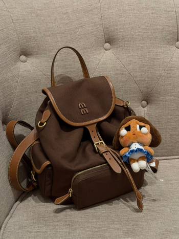 Ženski ruksak s poklopcem, koža goveda, ulični stil, unutarnji džepovi za telefon i dokumente