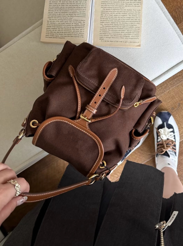 Ženski ruksak s poklopcem, koža goveda, ulični stil, unutarnji džepovi za telefon i dokumente