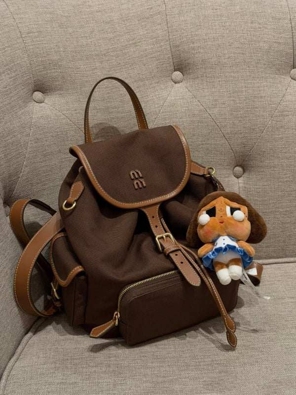 Ženski ruksak s poklopcem, koža goveda, ulični stil, unutarnji džepovi za telefon i dokumente