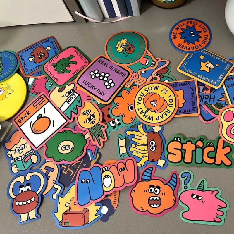 Set naljepnica za dječju prtljagu i uređaje — minimalistički stil, papirnate naljepnice, bez mogućnosti personalizacije, bez tiska logotipa