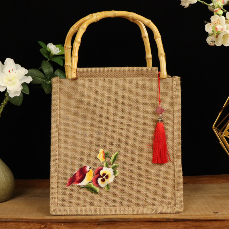 Torba tote u tradicionalnom stilu s vezom od pamuka i lana, bambus drška, konopna podstava, otvoreni vrh