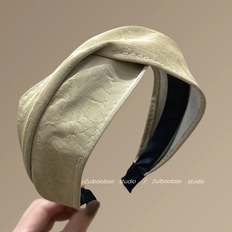 Traka za glavu s kožnim križem i visokom kronom, ručna izrada, Materijal: Cortical, Brend: Nothing, Proljeće 2025