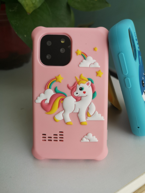 Παιδικό έξυπνο τηλέφωνο-παιχνίδι με διαφανή σιλικόνη και μονόκερο, μοντέλο S3 • οθόνη LCD 2.8'' • Κάμερα 2.0MP • Αποθήκευση TF • Διάρκεια μπαταρίας μίας εβδομάδας