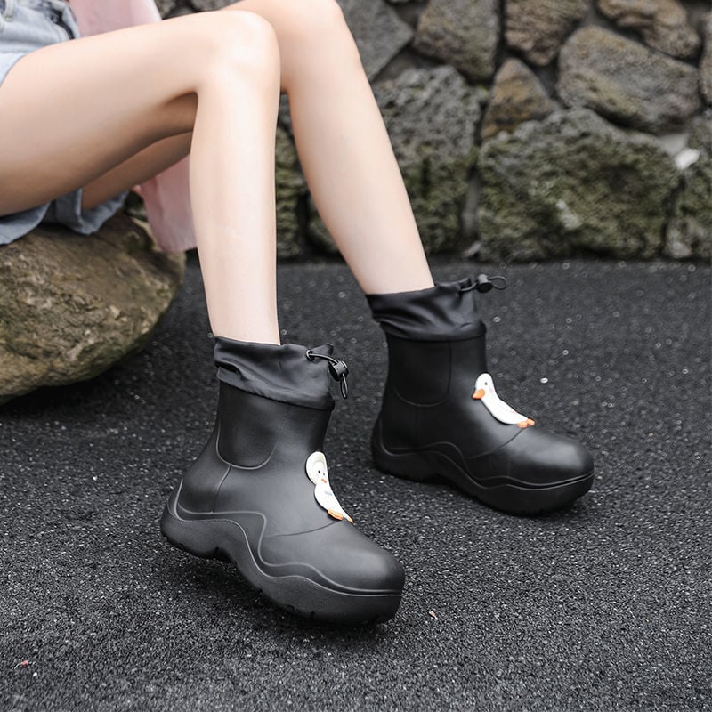 Ghete de ploaie EVA pentru femei, slip-on, înălțime scurtă, talpă plată, model Milk Tea Duck