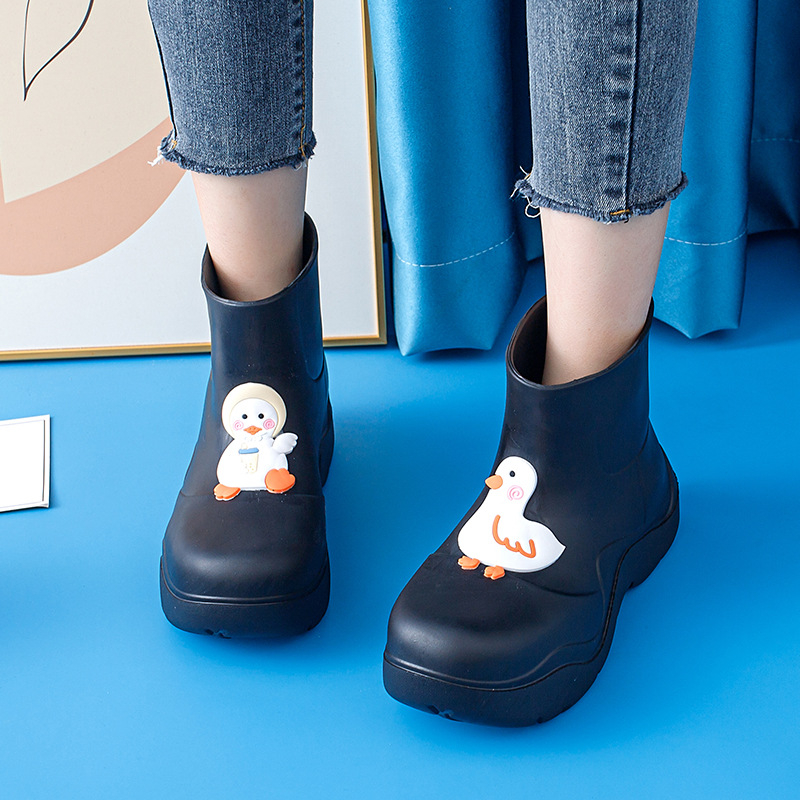 Ghete de ploaie EVA pentru femei, slip-on, înălțime scurtă, talpă plată, model Milk Tea Duck