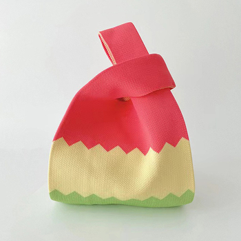 Geantă de mână, formă verticală pătrată, deschidere deschisă, buzunare interioare pentru telefon, buletin, laptop și cameră — poliester