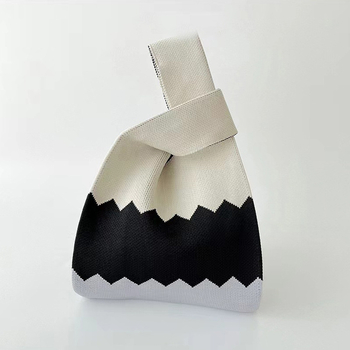 Geantă de mână, formă verticală pătrată, deschidere deschisă, buzunare interioare pentru telefon, buletin, laptop și cameră — poliester