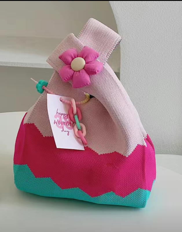 Geantă de mână, formă verticală pătrată, deschidere deschisă, buzunare interioare pentru telefon, buletin, laptop și cameră — poliester