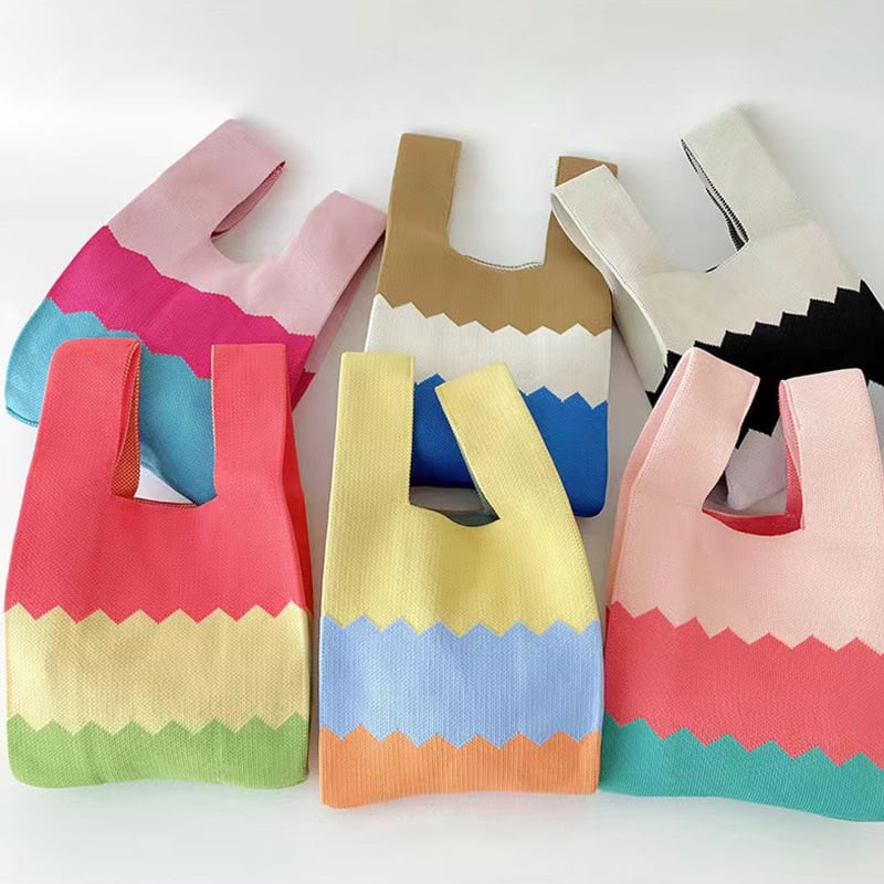 Geantă de mână, formă verticală pătrată, deschidere deschisă, buzunare interioare pentru telefon, buletin, laptop și cameră — poliester