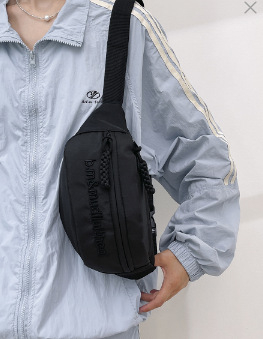 Torba na prsa u šumskom stilu: vanjska od najlona, podstava od poliestera, zatvarač, džep za mobitel, trodimenzionalni oblik