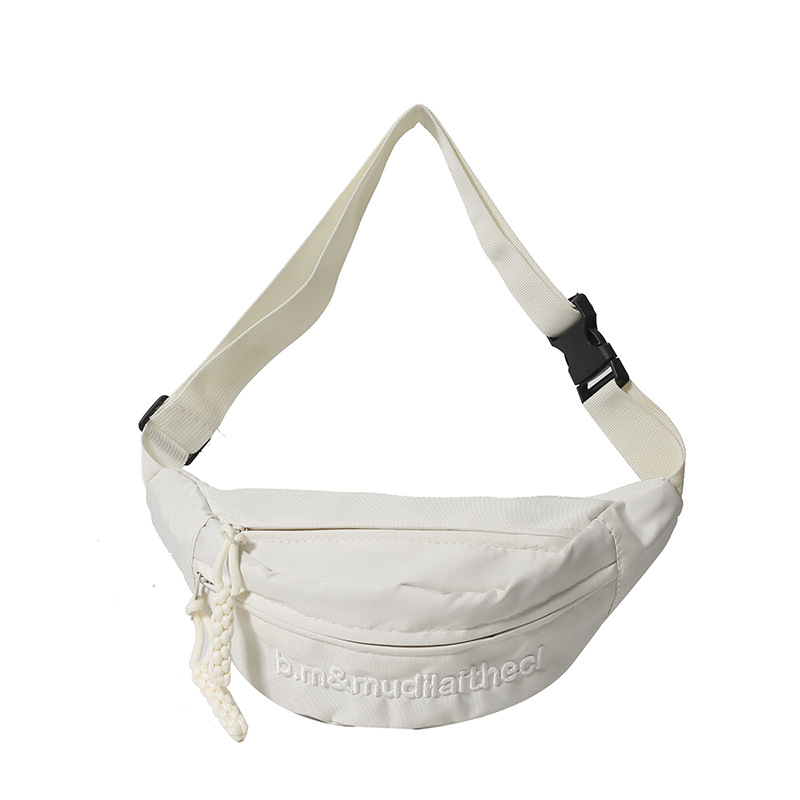 Torba na prsa u šumskom stilu: vanjska od najlona, podstava od poliestera, zatvarač, džep za mobitel, trodimenzionalni oblik