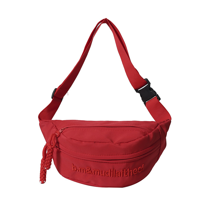 Torba na prsa u šumskom stilu: vanjska od najlona, podstava od poliestera, zatvarač, džep za mobitel, trodimenzionalni oblik