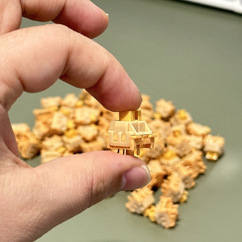 Lineárny/segmentový padací hriadeľ pre mechanickú klávesnicu – predĺžené telo osi, PC materiál, káblové pripojenie, bez podsvietenia, značka Silver Carving, možnosť prispôsobenia