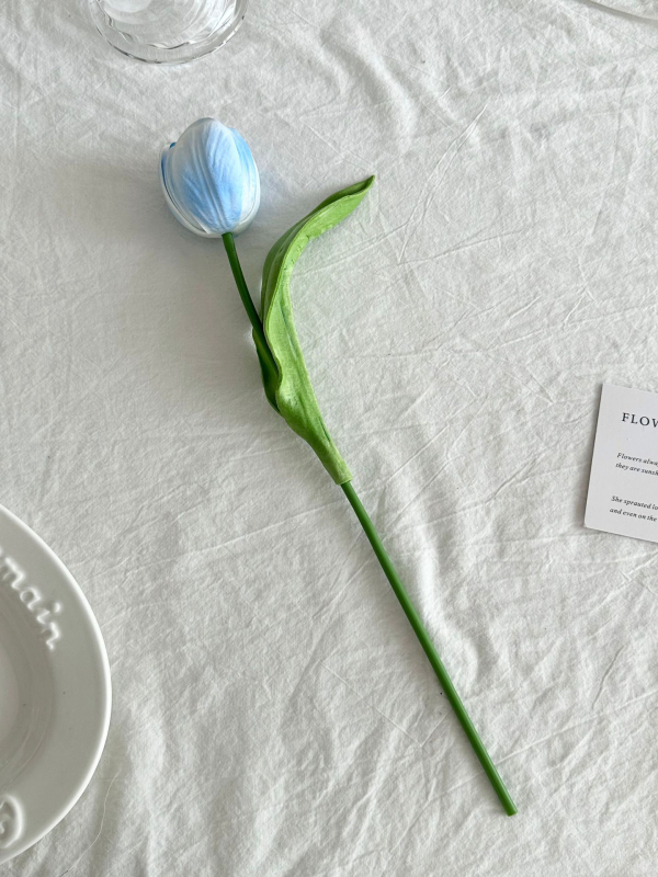 Umjetni buket tulipana za ukrašavanje dnevnog boravka; Materijal: svilen cvijet; Namjena: dekoracija i rekvizit za fotografiju