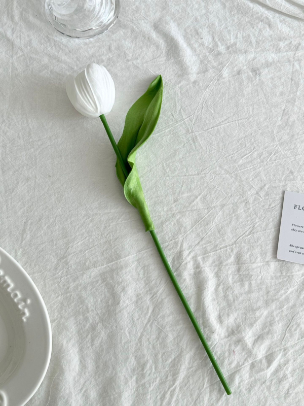 Umjetni buket tulipana za ukrašavanje dnevnog boravka; Materijal: svilen cvijet; Namjena: dekoracija i rekvizit za fotografiju