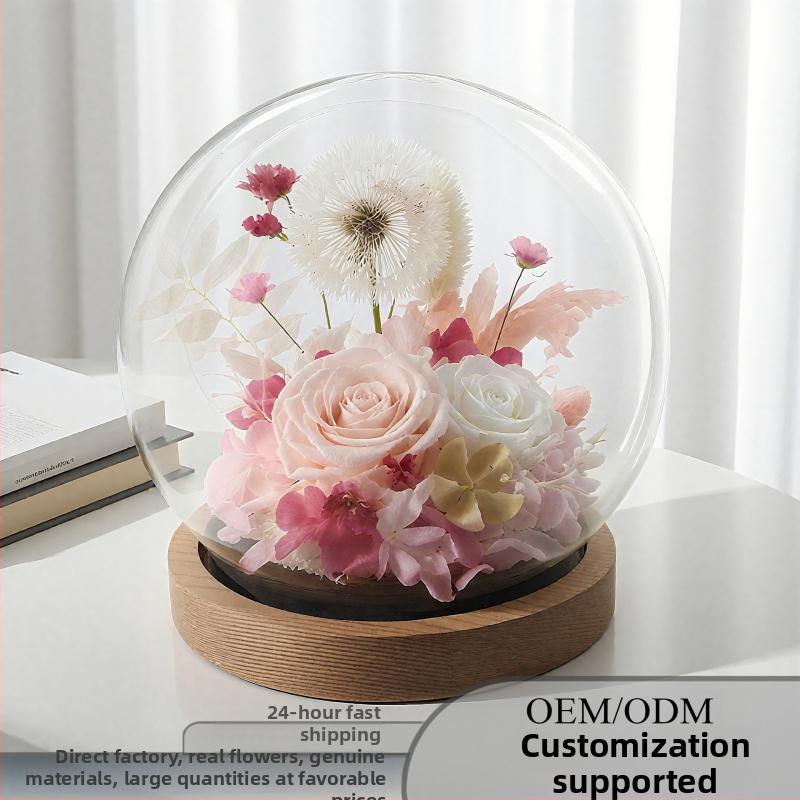 Kristāla bumba ar stikla kupolu un mūžīgo rozes ziedu; piemērota kāzām, dzimšanas dienām, absolvēšanai un mājas svētkiem; piemērota biznesa, promocijas un piemiņas balvām