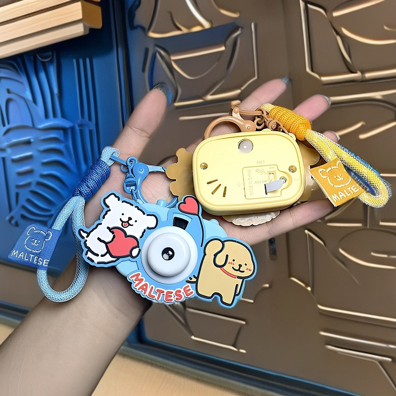 Kulcstartó – projektáló kamera sorozat, vonalas kutya, aranyos rajzfilm kar a táskákhoz és autókhoz (IP nem engedélyezett)