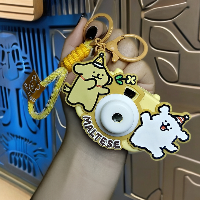 Kulcstartó – projektáló kamera sorozat, vonalas kutya, aranyos rajzfilm kar a táskákhoz és autókhoz (IP nem engedélyezett)