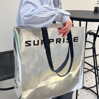 Pungă de hârtie pentru magazin de haine, bază pătrată, imprimare offset, marcă Jiaxi, logo imprimat, producție zilnică 10.000