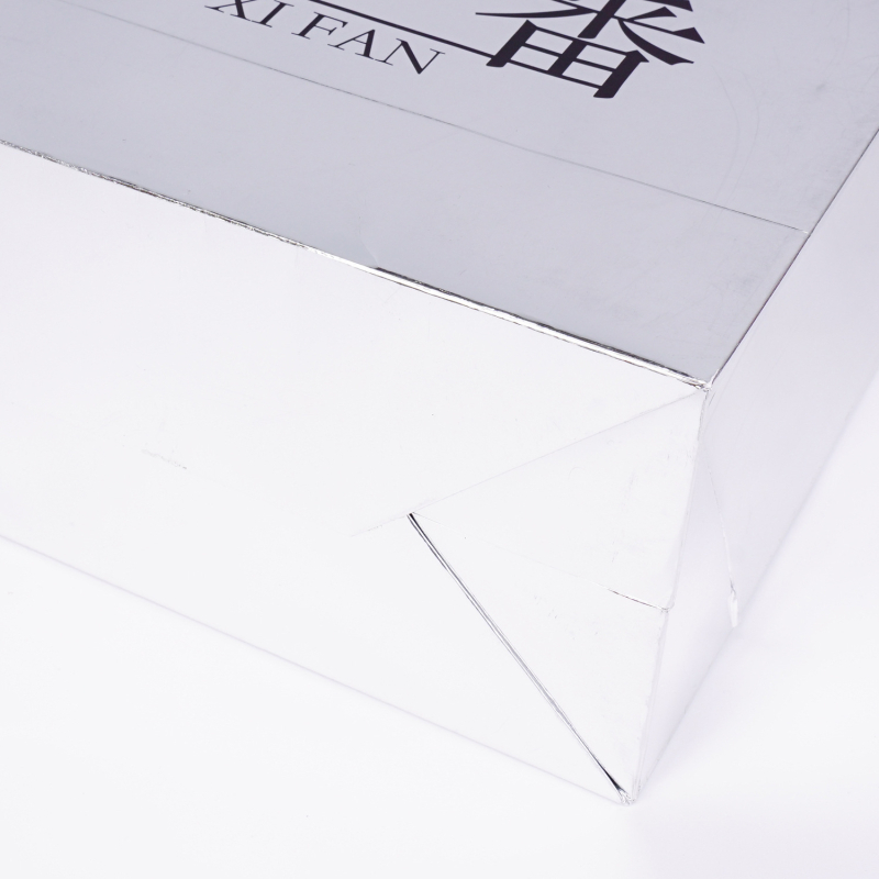 Pungă de hârtie pentru magazin de haine, bază pătrată, imprimare offset, marcă Jiaxi, logo imprimat, producție zilnică 10.000