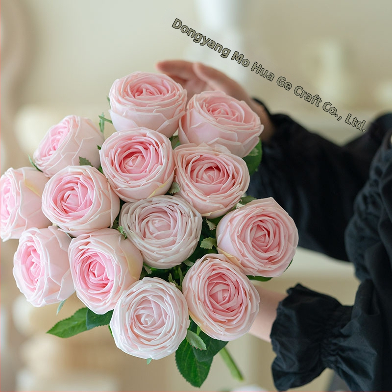 Mohaige hodvábna ruža – umelý kvet; techniky: embossing, vstrekované formovanie, sieťotlač a 3D tlač; vhodné na svadby, vonkajšie použitie, rekvizity na fotky a domová dekorácia.