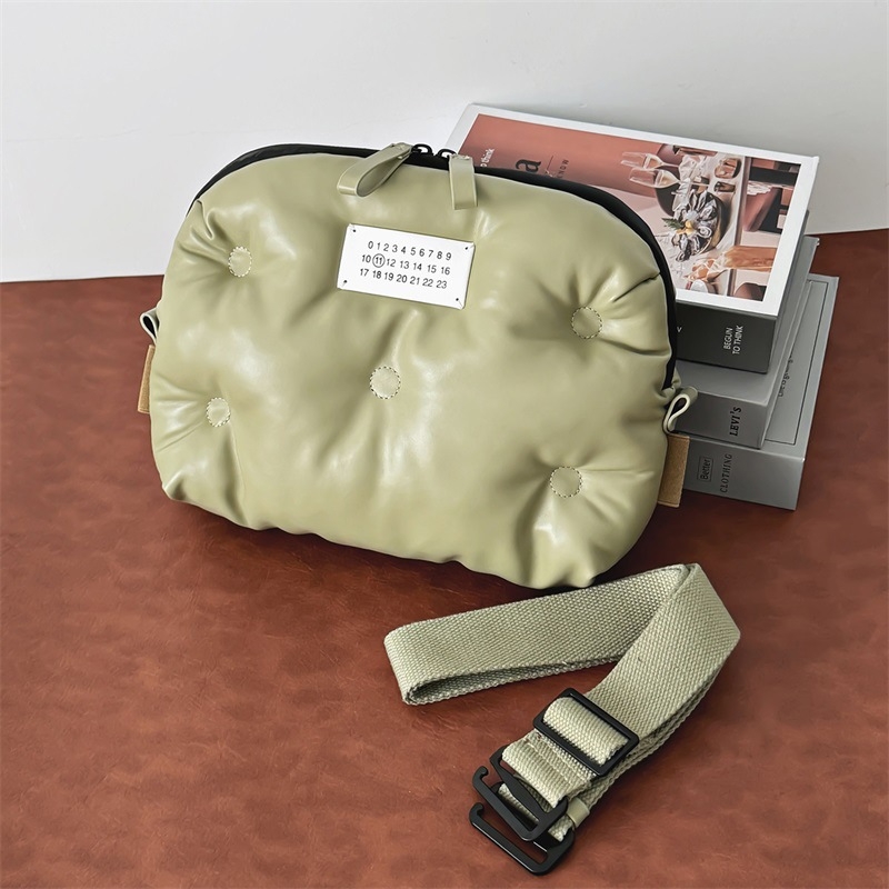 Pánska crossbody taška z PU kože na cestovanie – odolná, priečinok pre 10-palcový notebook, polyesterová podšívka, voľnočasový štýl