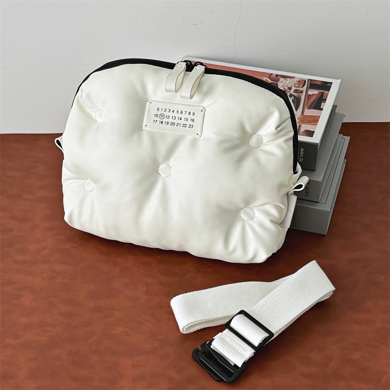 Pánska crossbody taška z PU kože na cestovanie – odolná, priečinok pre 10-palcový notebook, polyesterová podšívka, voľnočasový štýl