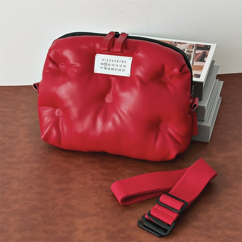 Pánska crossbody taška z PU kože na cestovanie – odolná, priečinok pre 10-palcový notebook, polyesterová podšívka, voľnočasový štýl