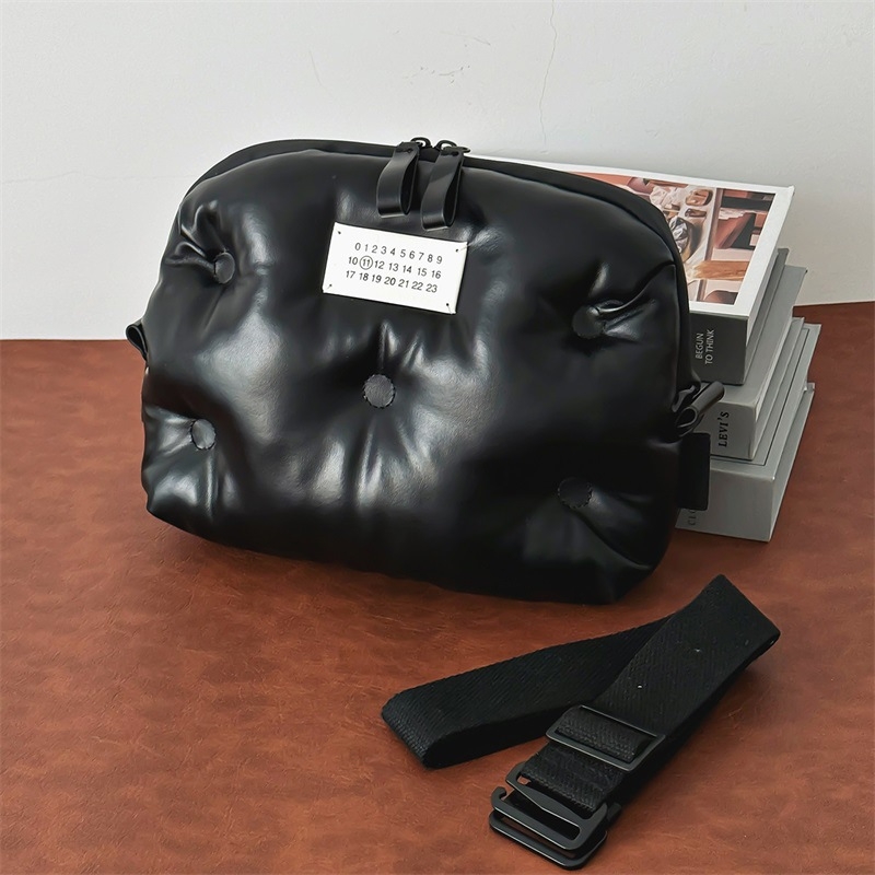 Pánska crossbody taška z PU kože na cestovanie – odolná, priečinok pre 10-palcový notebook, polyesterová podšívka, voľnočasový štýl