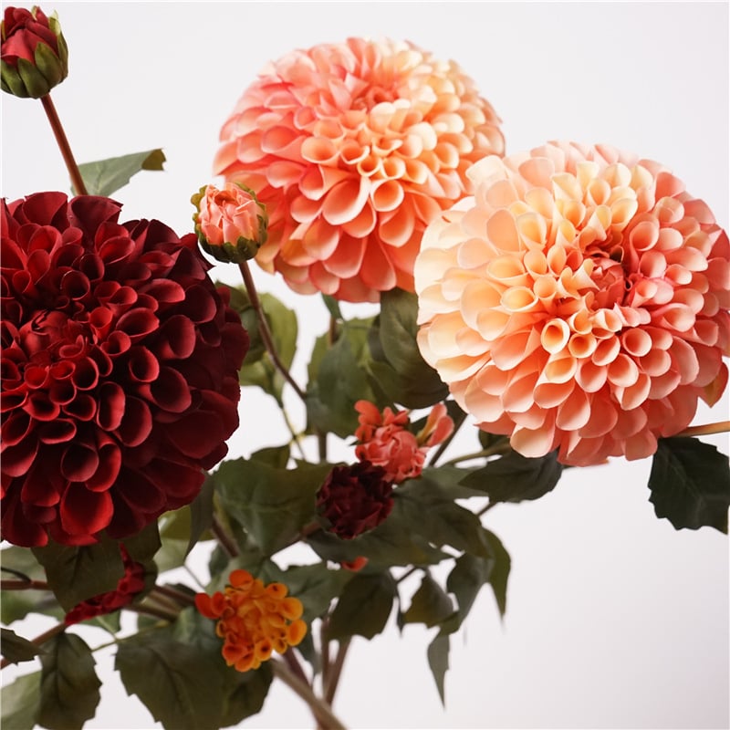 Umelý hodvábny kvet Daisy, štyri hlavy; materiály: mäkké lepidlo, mäkké PVC; výroba: vstrekovanie, 3D tlač; vhodné ako rekvizita na fotenie a domáca výzdoba