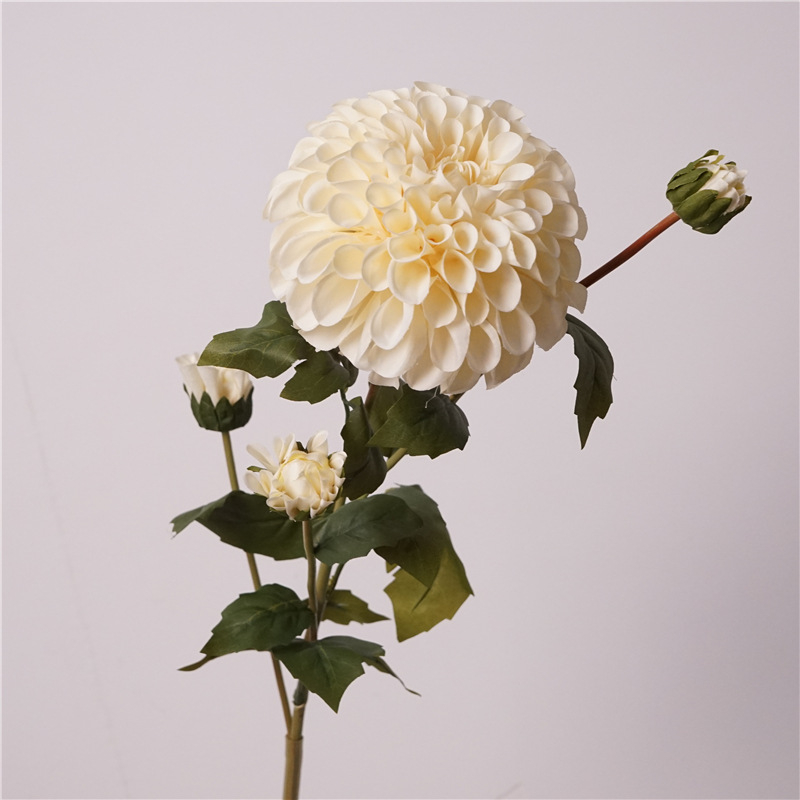 Umelý hodvábny kvet Daisy, štyri hlavy; materiály: mäkké lepidlo, mäkké PVC; výroba: vstrekovanie, 3D tlač; vhodné ako rekvizita na fotenie a domáca výzdoba