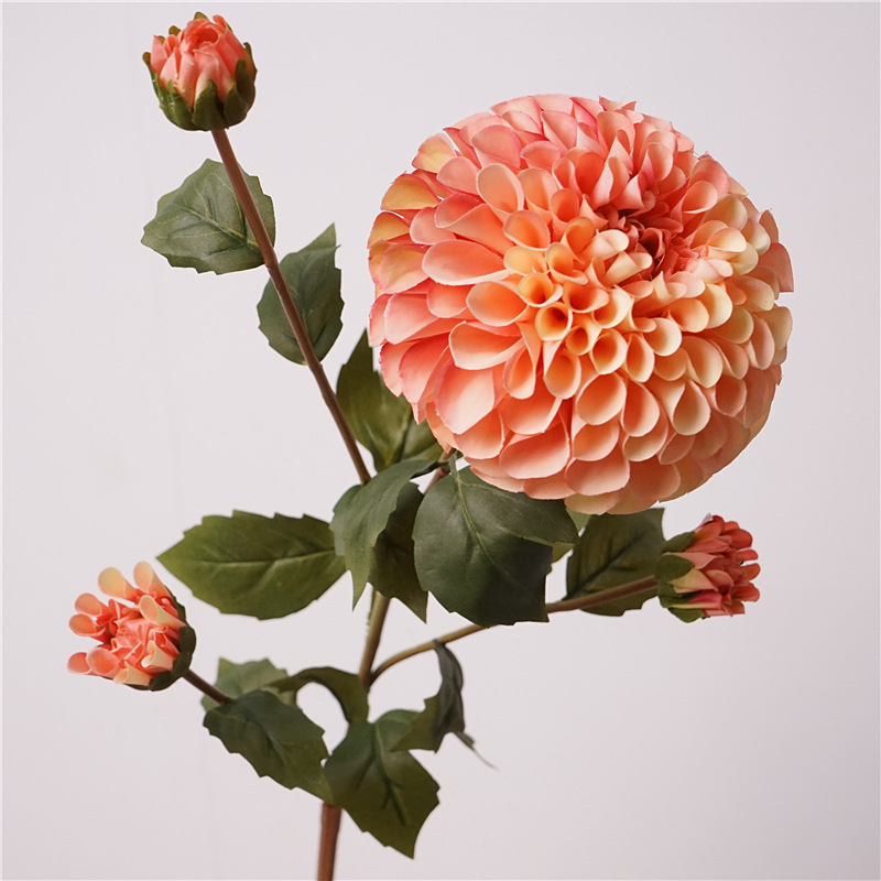 Umelý hodvábny kvet Daisy, štyri hlavy; materiály: mäkké lepidlo, mäkké PVC; výroba: vstrekovanie, 3D tlač; vhodné ako rekvizita na fotenie a domáca výzdoba