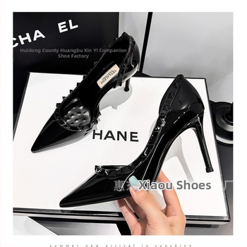 Moteriški vestuviniai aukštakulniai bateliai: smailus pirštas, plonas kulnas, žemas kulkšnies aukštis, patentuota oda, labai aukštas kulnas (>8 cm)