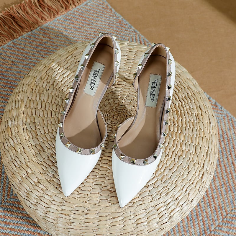 Moteriški vestuviniai aukštakulniai bateliai: smailus pirštas, plonas kulnas, žemas kulkšnies aukštis, patentuota oda, labai aukštas kulnas (>8 cm)