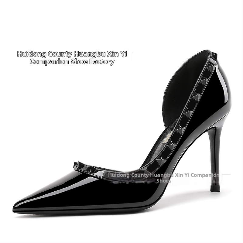 Moteriški vestuviniai aukštakulniai bateliai: smailus pirštas, plonas kulnas, žemas kulkšnies aukštis, patentuota oda, labai aukštas kulnas (>8 cm)