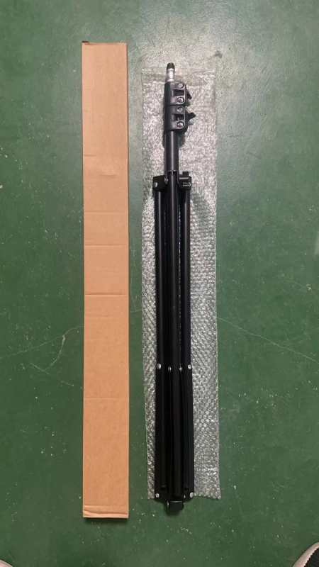 Keen fotografski stativ od karbonskog čelika s podnim nosačem LED rasvjetnog svjetla, 3-dijelni teleskop dizajn, nosivost 10 kg, visina 71–210 cm, promjeri cijevi 25/22/19 mm