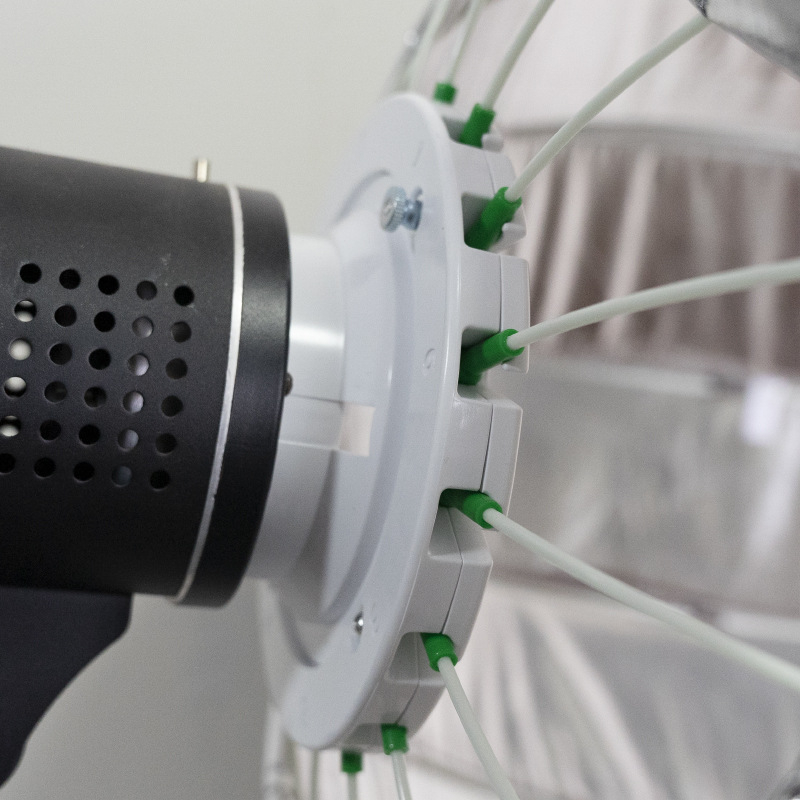 Soft lightware pre fotografovanie a živé vysielanie; britský model 1-116; plastová konštrukcia; maximálna nosnosť 6–10 kg.