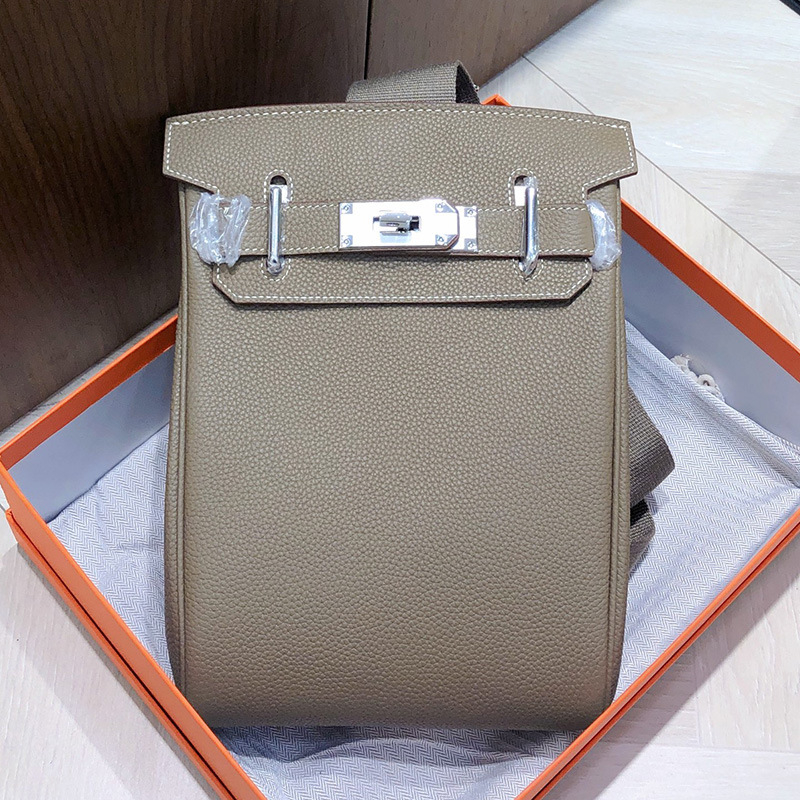 Unisex torba za prsa s Lychee uzorkom od gornjeg sloja teleće kože, crossbody stil, zatvaranje lokkom, unutarnji džepovi za telefon i dokumente, ljeto 2025