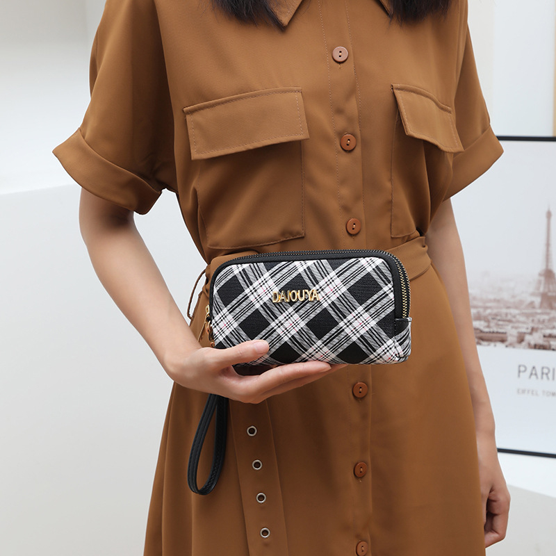 Ženska clutch torbica sa zatvaračem na zip, PU materijal, vodoravni kvadratni oblik, unutarnji džep za mobitel i ID karticu, podstava od poliester.