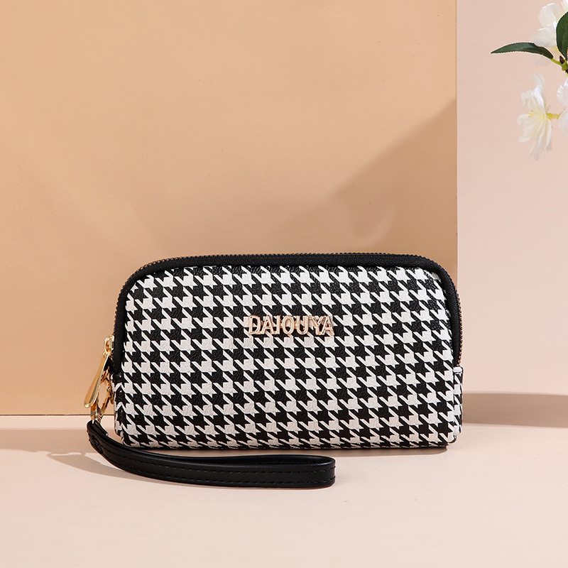 Ženska clutch torbica sa zatvaračem na zip, PU materijal, vodoravni kvadratni oblik, unutarnji džep za mobitel i ID karticu, podstava od poliester.