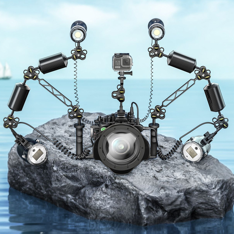 Seafrogs CP-2 Taureņklips zemūdens fotogrāfijai – CNC alumīnija sakausējums, dubultā sfēras galva, gaismas rokas klips ar divām atverēm, universālais kameru turētājs, slodze 3–5 kg