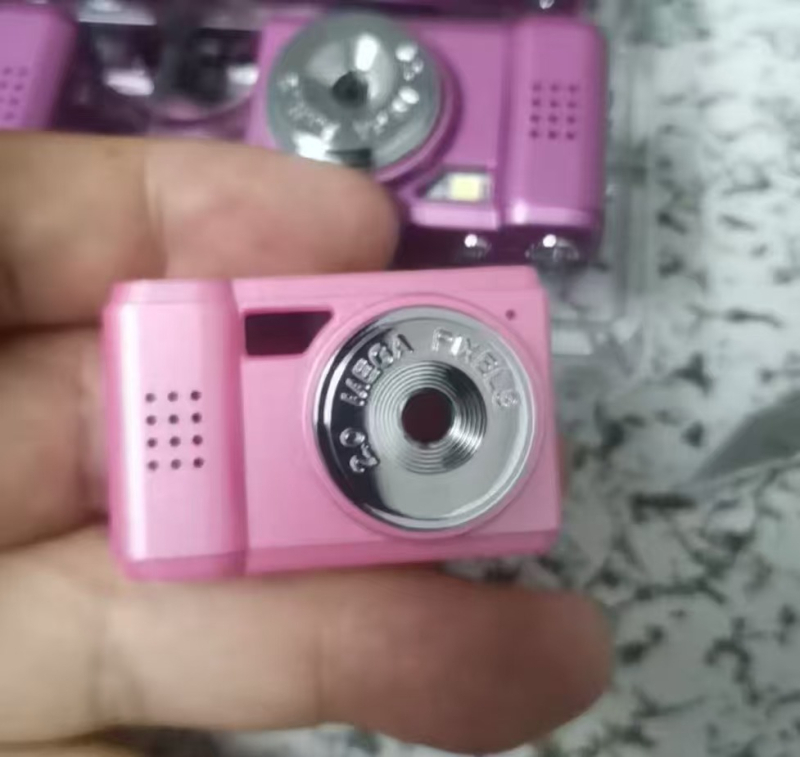 Digitalni fotoaparat s širokokutnim retro dizajnom, model S5, 1,5-inčni LCD, TF kartica, trajanje baterije 60 minuta
