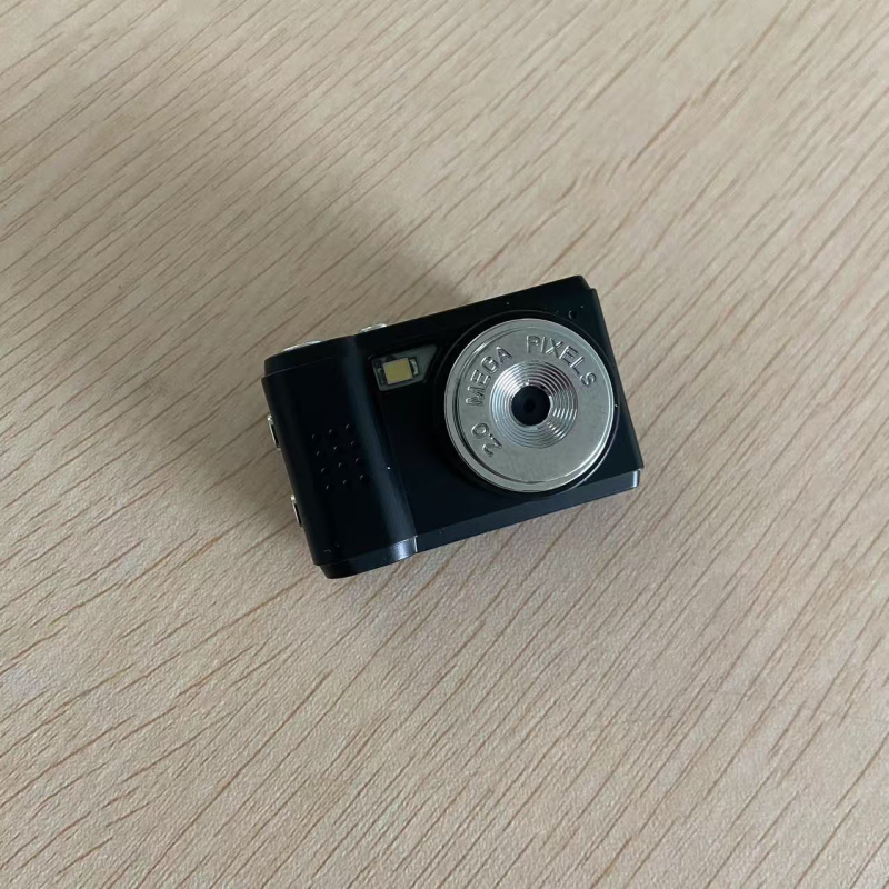 Digitalni fotoaparat s širokokutnim retro dizajnom, model S5, 1,5-inčni LCD, TF kartica, trajanje baterije 60 minuta